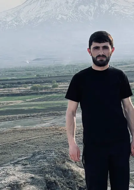 Hayk из Амстердама, ищу на сайте открытые отношения