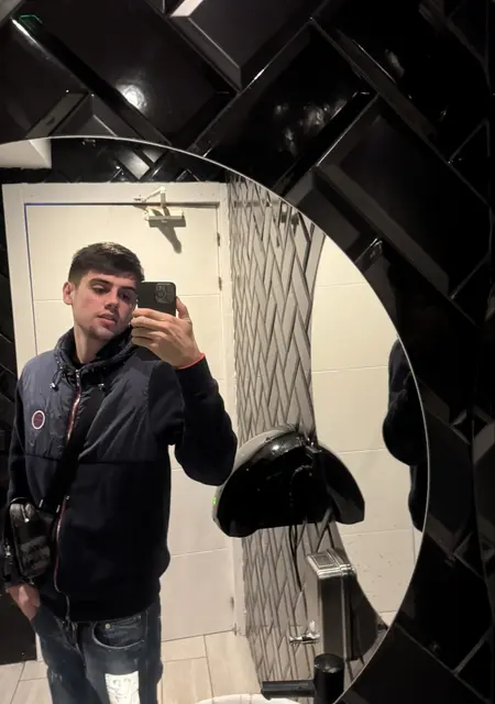 Soy Alvaro, 21 años de Madrid, busco conocer gente para lío de una noche