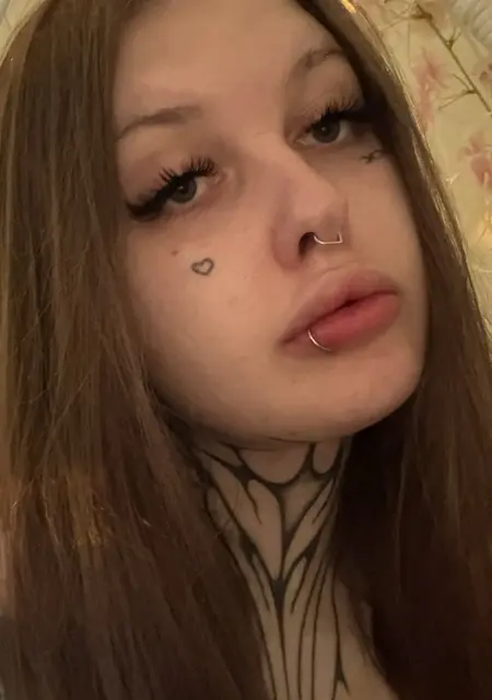 Я Снежана, 20, знакомлюсь для открытые отношения в Ротереме
