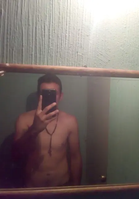 Adrian из Сапопана, ищу на сайте знакомства на одну ночь