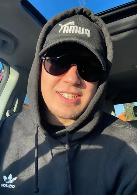 Я Денис, 24, из Коломыи, ищу знакомства на одну ночь