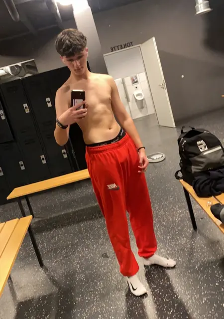 Я Justus, 18, из Дюссельдорфа, ищу знакомство для открытые отношения