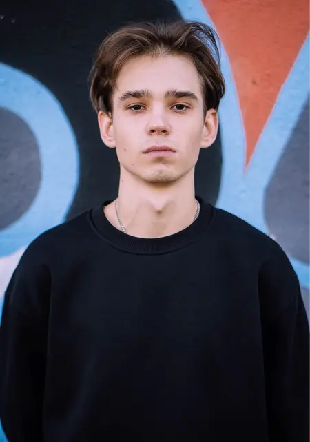 Николай из Парижа, мне 25, познакомлюсь на одну ночь