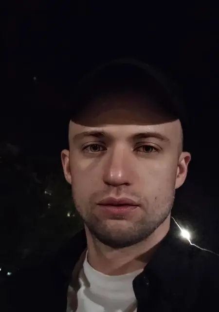 Я Артем, 20, из Франкфурта-на-майне, ищу знакомства без обязательств