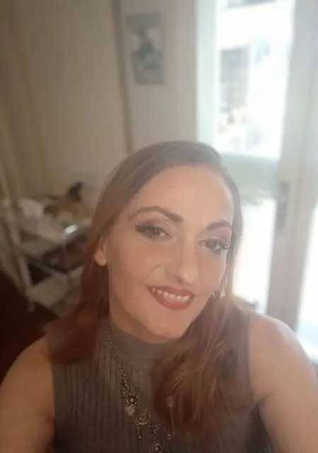 Eline из Парижа, мне 43, познакомлюсь