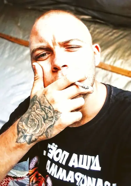 Я Артур, 25, знакомлюсь для общения в Горловке