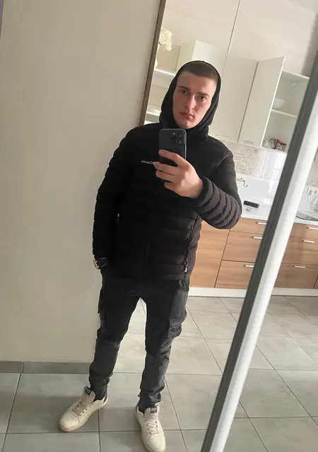 Я Вадим, 23 років з Чернівців, шукаю знайомства на одну ніч
