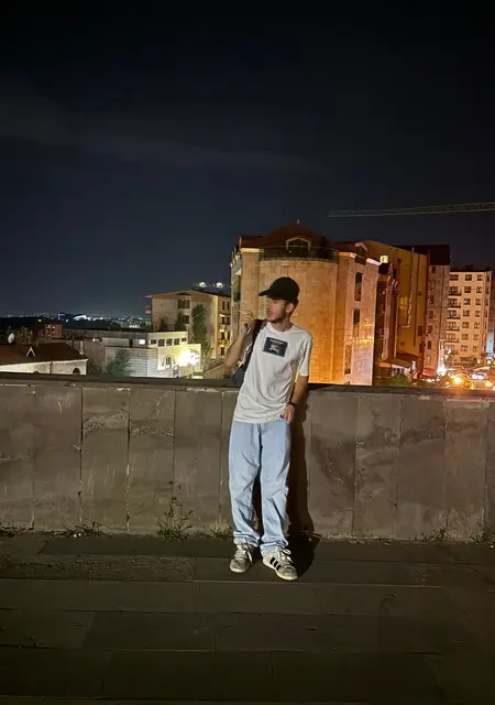 Я Artyom, 21, из Еревана, ищу знакомство для открытые отношения