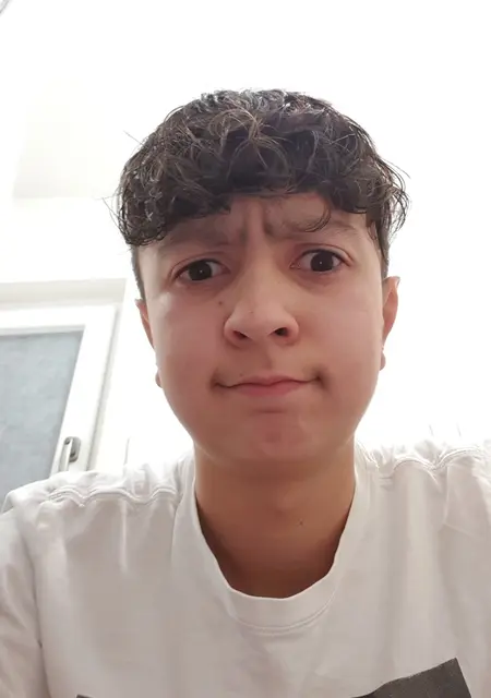 Я Eymen, 25, знакомлюсь без обязательств в Ройтлингене