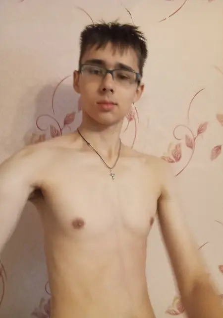 Я Егор, 19, из Білокуракине, ищу знакомство для приятного времяпровождения