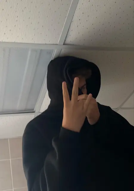 Я Андрей, 25, знакомлюсь на одну ночь в Франкфурте-на-майне