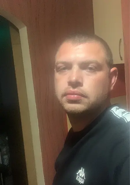 Я Саша, 29, знакомлюсь для вирта в Горловке