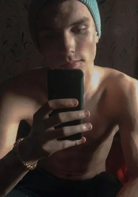 Я Ваня, 25, знакомлюсь на одну ночь в Черновцах