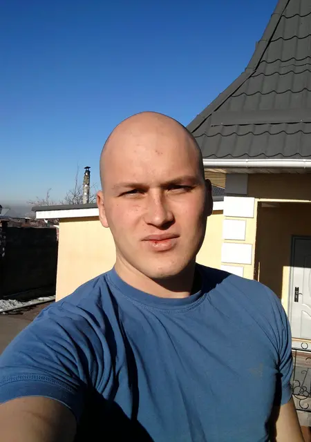 Я Андрій, 25 років з Хмельницького, шукаю знайомства без зобов'язань