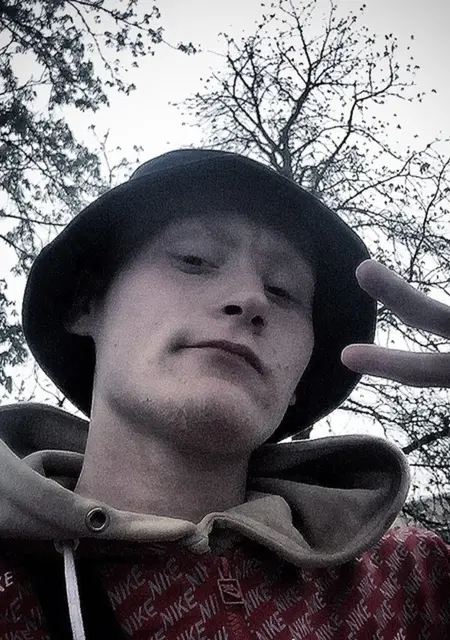 Кирилл из Ясиноватой, мне 19, познакомлюсь для открытые отношения