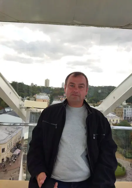 Я Андрей, 44, из Ватутина, ищу знакомства без обязательств