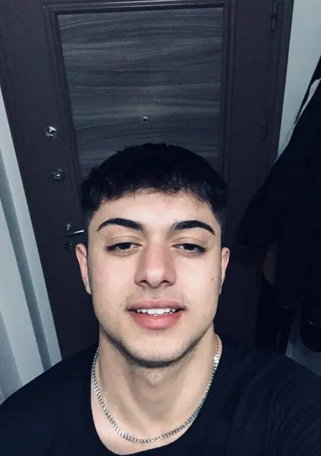 Я Taha Efe, 21, знакомлюсь на одну ночь в Бурсе