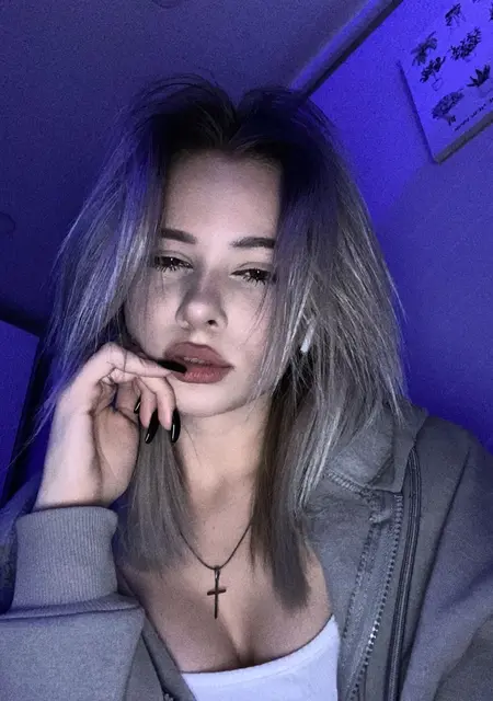 Я Елена, 21, знакомлюсь для открытые отношения в Львове