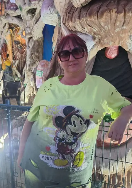 Я Инесса, 47 років, знайомлюсь для відкриті стосунки у Макіївка