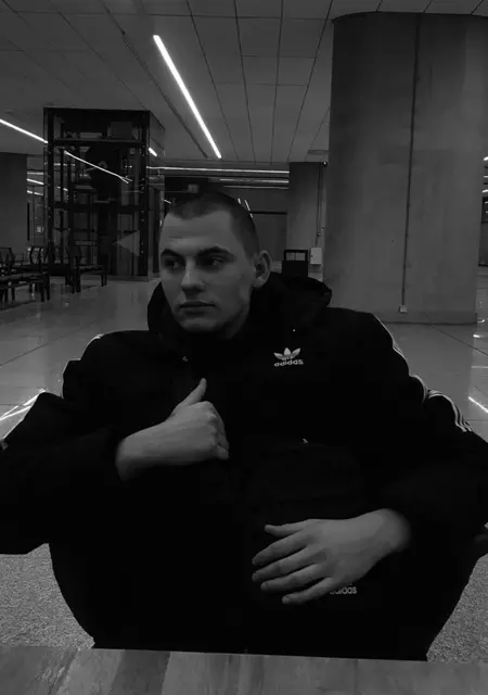 Я Кирилл, 21 років з Коростеня, шукаю знайомство для вірт