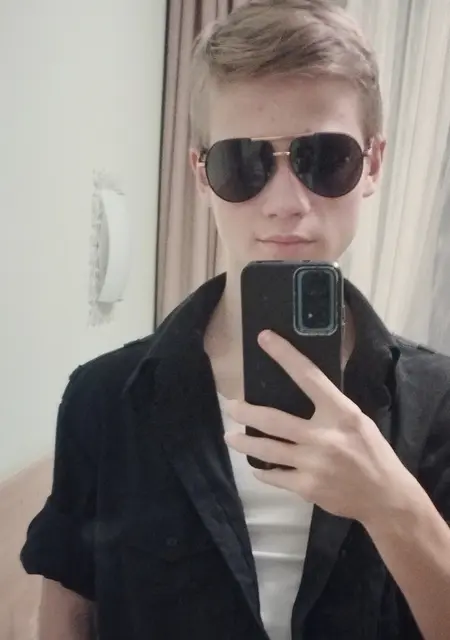 Никита из Костаная, мне 19, познакомлюсь для общения