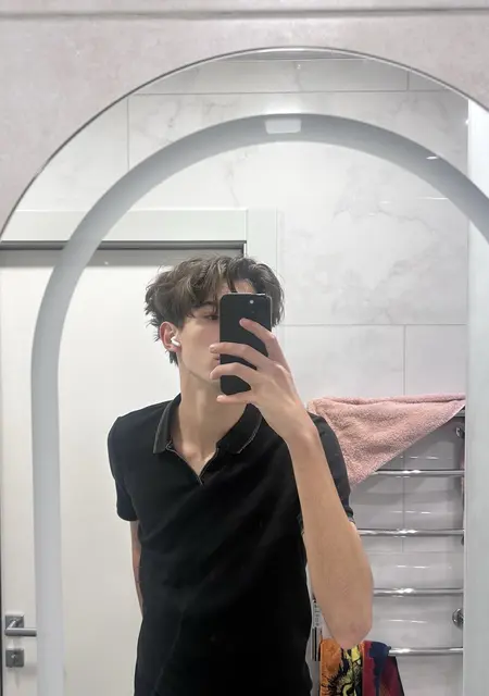 Я Максим, 18 років, знайомлюсь без зобов'язань у Києві