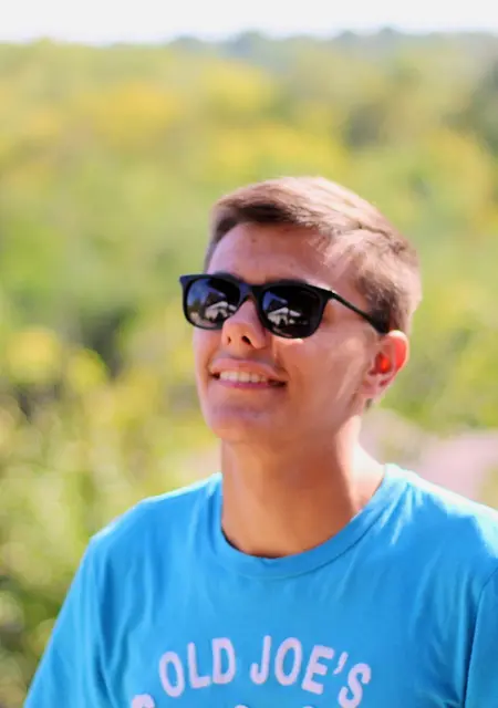 Влад из Одессы, мне 26, познакомлюсь без обязательств