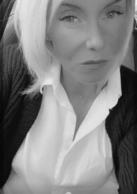 Я Sandrine, 41, знакомлюсь в Париже