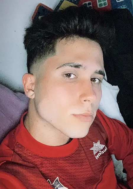 Soy Jose, 25 años de Valencia, busco conocer gente para lío de una noche