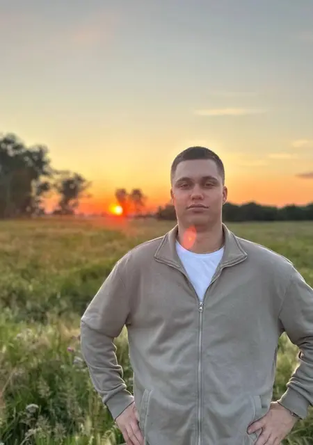 Dima из Парижа, мне 22, познакомлюсь для общения