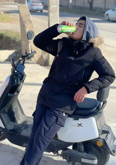 Я Аливар, 18, из Бишкека, ищу знакомство для открытые отношения