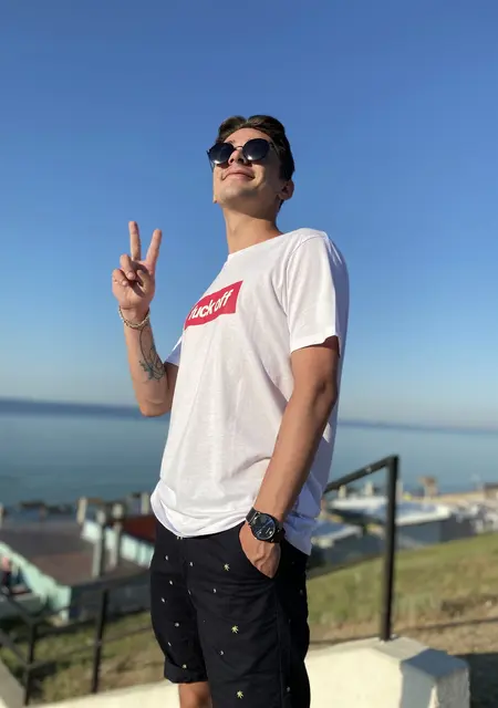 Я Артем, 25 років, знайомлюсь на одну ніч у Умани