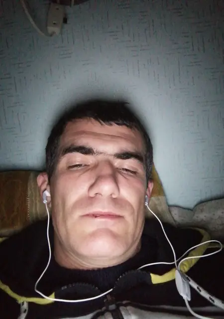 Я Дима, 40 років з Дрогобича, шукаю знайомства без зобов'язань