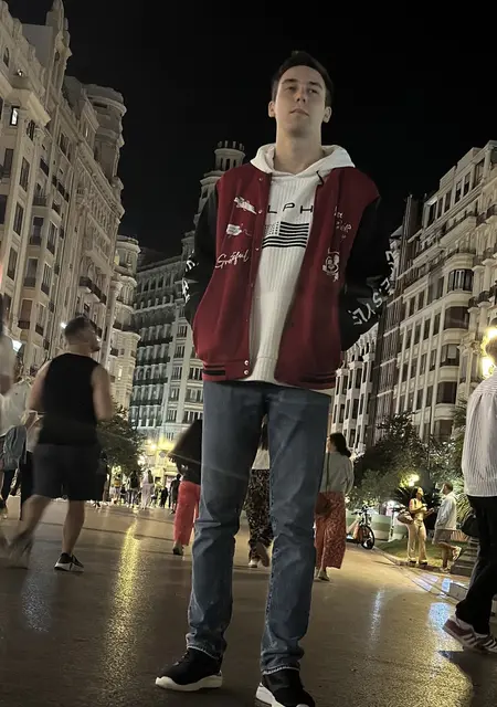 Dian de Valencia, tengo 21 años, listo para conocer para lío de una noche