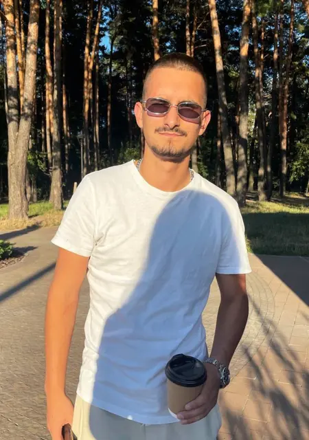 Я Михаил, 21 років з Броварів, шукаю знайомства без зобов'язань