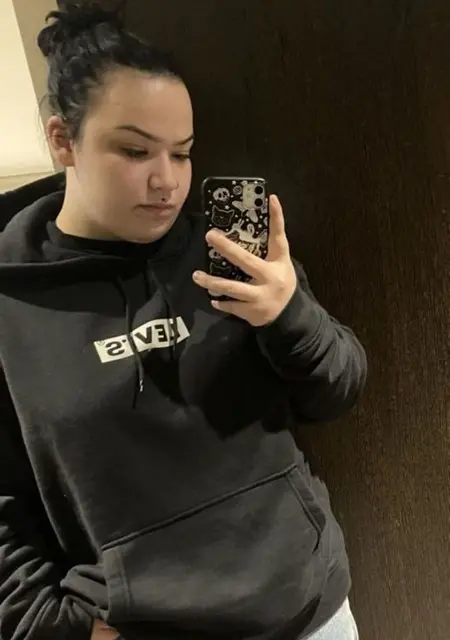 I'm Liese, 20 from London, seeking connections