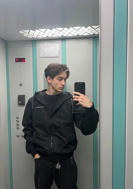 Vladyslav з Чернігова, мені 21 років, познайомлюсь на одну ніч