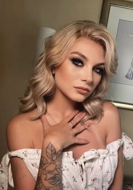 Я Карина, 23 років з Києва, шукаю знайомства без зобов'язань