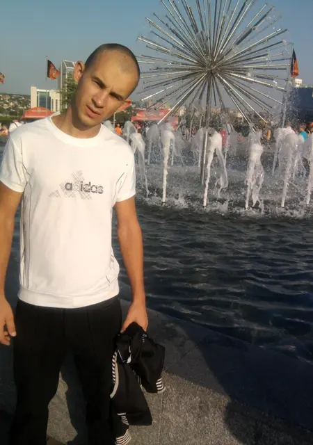 Рома из Горловки, мне 25, познакомлюсь без обязательств