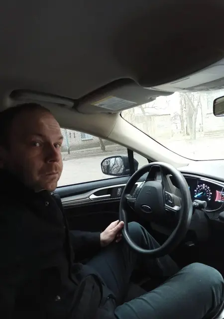 Я Олег, 37 років з Мелітополя, шукаю знайомства без зобов'язань