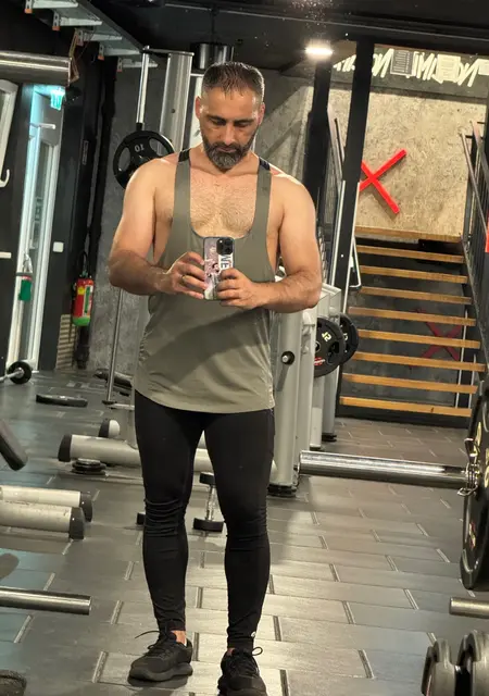 Mohamad из Вены, ищу на сайте знакомства на одну ночь