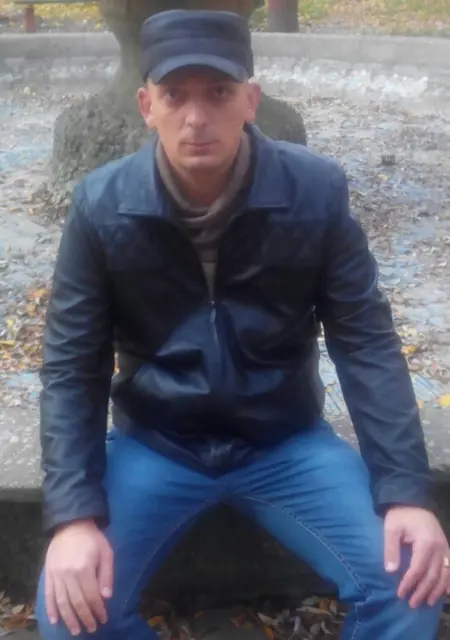 Я Виталик, 41 років, знайомлюсь для спілкування у Києві