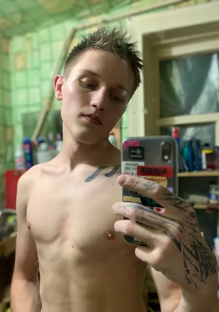 Никита из Макеевки, мне 20, познакомлюсь на одну ночь