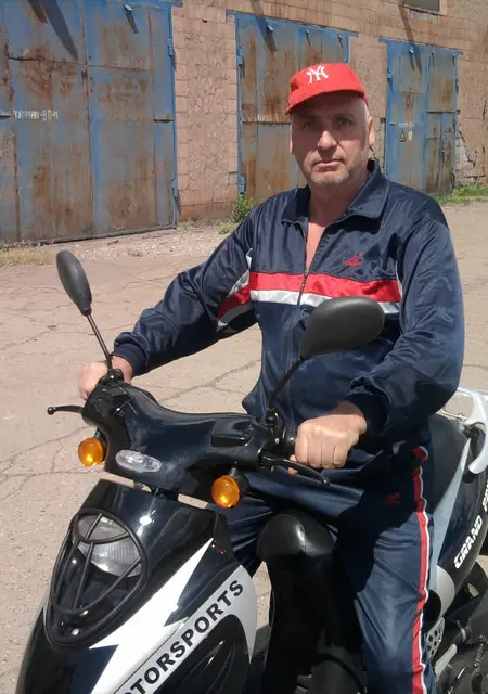 Александр з Луганська, шукаю на сайті приємне проведення часу