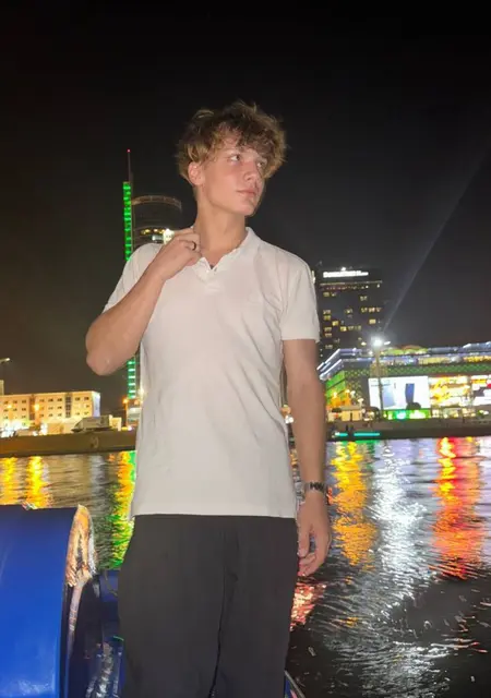 Я Iphone, 18, из Минска, ищу знакомства без обязательств