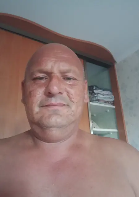 Олег из Минска, мне 50, познакомлюсь без обязательств