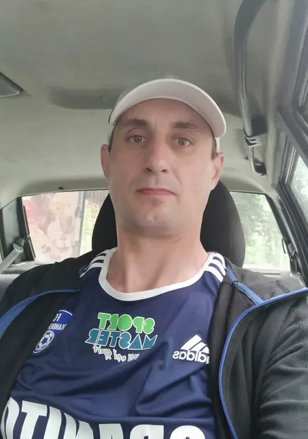 Женя з Слов'янська, мені 42 років, познайомлюсь для дружби