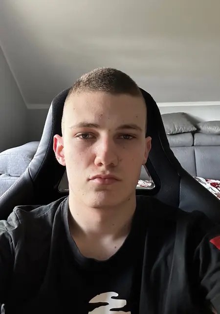 Я Pawel, 19, из Торуни, ищу знакомство для приятного времяпровождения