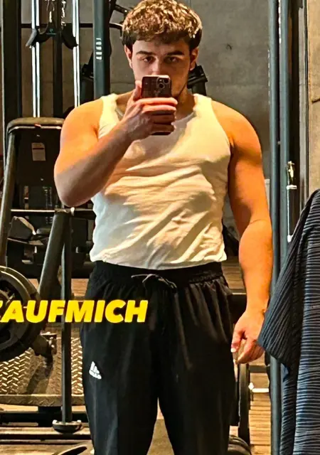 Sergey из Гамбурга, мне 21, познакомлюсь для постоянных отношений