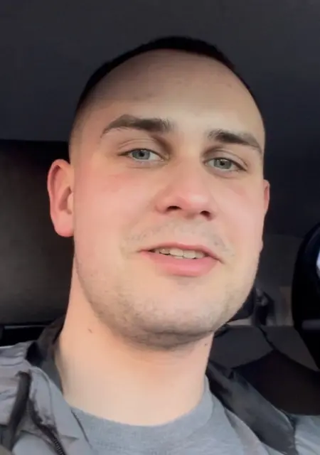 Я Саша, 24, из Умани, ищу знакомство для постоянных отношений